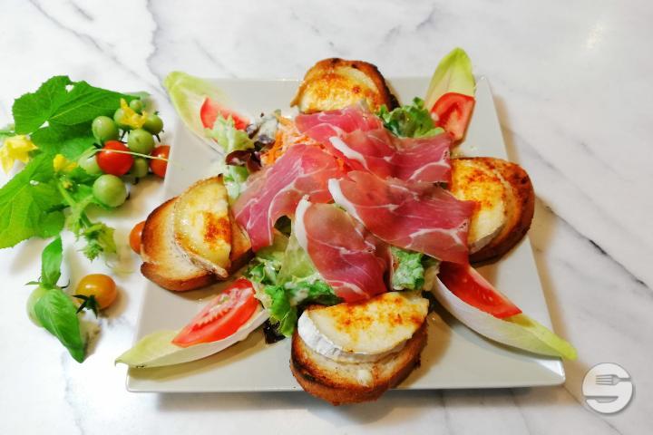 Salade de Chèvre Chaud - Restaurant Du Tennis