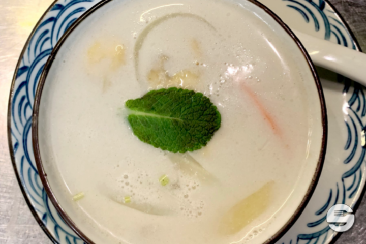 6. Potage au Poulet et Lait de Coco - Lotus Restaurant