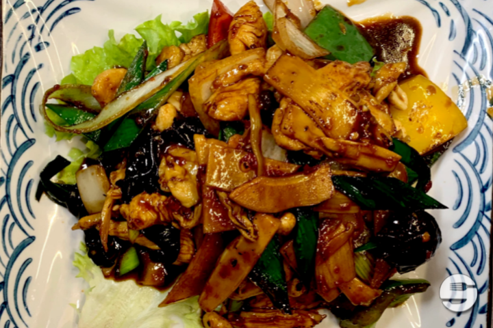 47. Poulet Gong-Bao - Lotus Restaurant