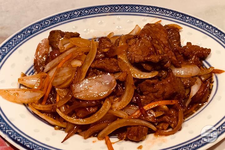 60. Boeuf aux Oignons - Lotus Restaurant