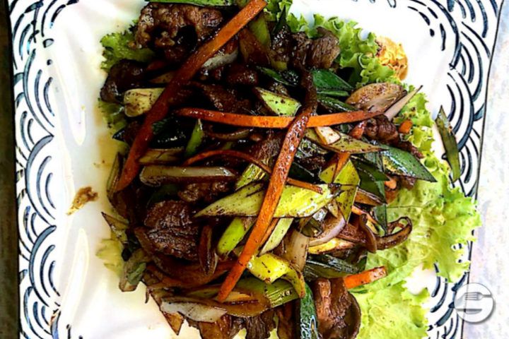 62. Agneau sauté aux Poireaux et à l'Echalote - Lotus Restaurant