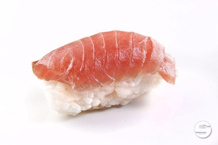 813. Nigiri Saumon - Lotus Restaurant