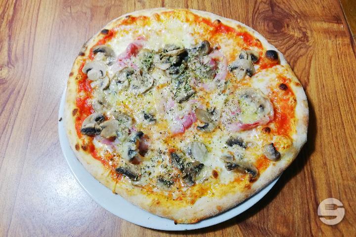 Pizza Capricciosa - Il Vesuvio