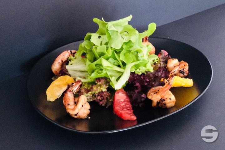 Salade de Gambas au miel et sésame - Restaurant Roches Brunes
