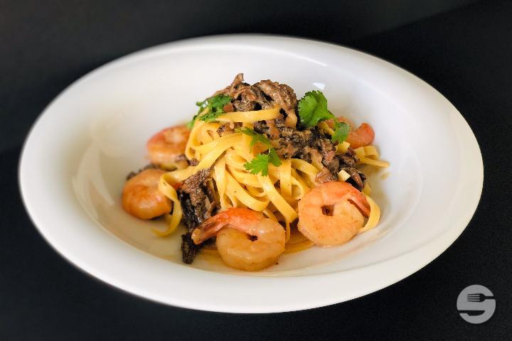 Tagliatelles aux gambas et morilles - Restaurant Roches Brunes