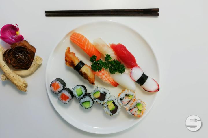 Big Selection of Sushi - Fengling