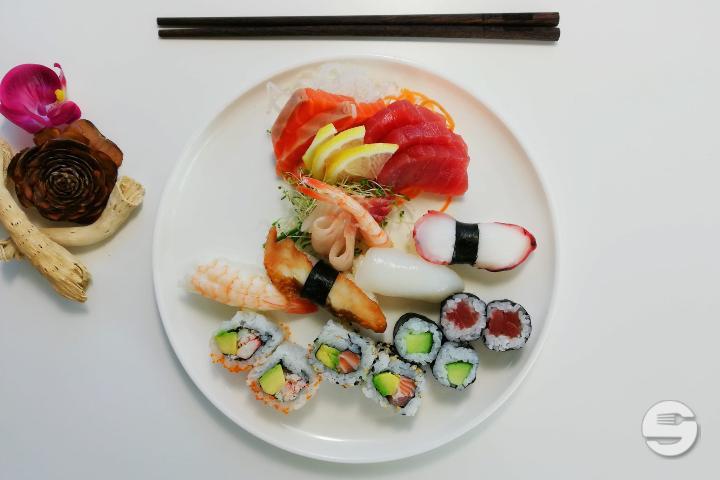 Sushi and Sashimi Selection - Fengling