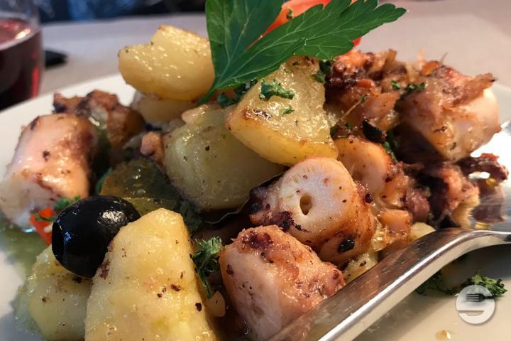 Gegrillte Oktopus mit Kartoffeln und Knoblauch - Spark Tapas