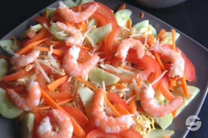 28. Shrimps Salad - Fai Wong