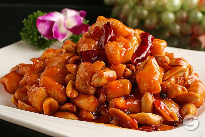 84. Poulet Gong Bao aux Cacahuètes 宫保鸡丁 - Mala's Kitchen