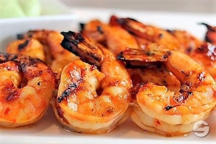 36. Crevettes Grillées à l'Ail 蒜蓉煎虾 - Mala's Kitchen