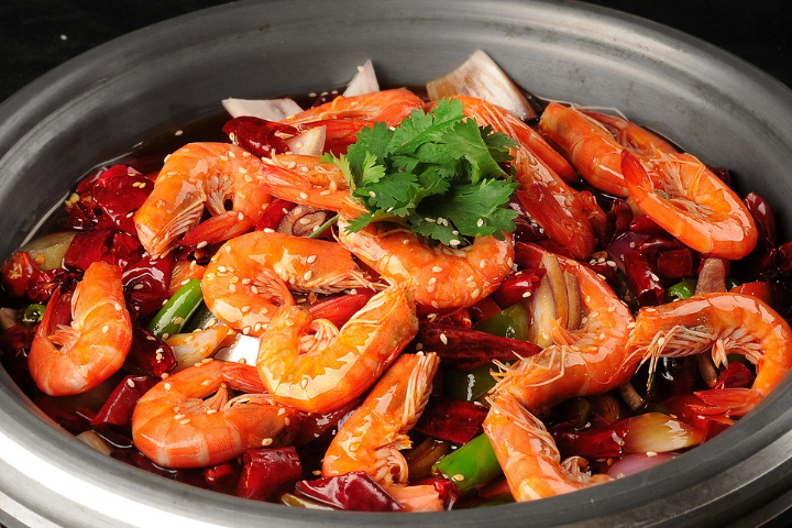 Dry Pot Shrimps 香辣干锅虾 - Mala's Kitchen