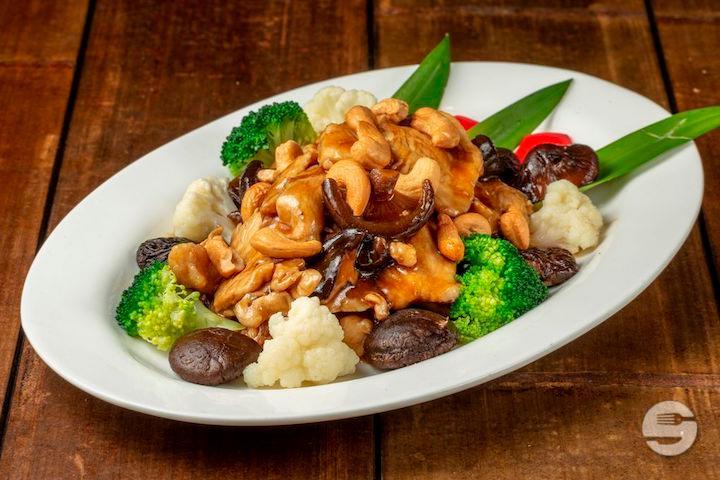 Chicken with Cashew Nuts - Le Printemps