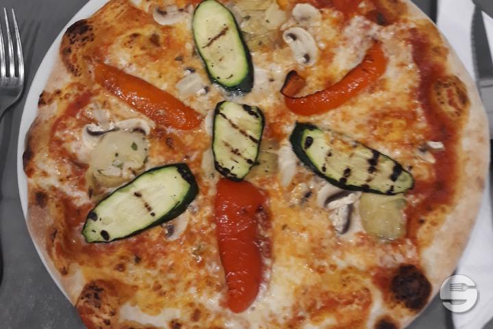 Vegetarian Pizza - La Grange