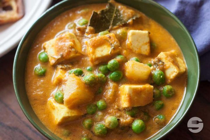 Matar Paneer - Taj Mahal