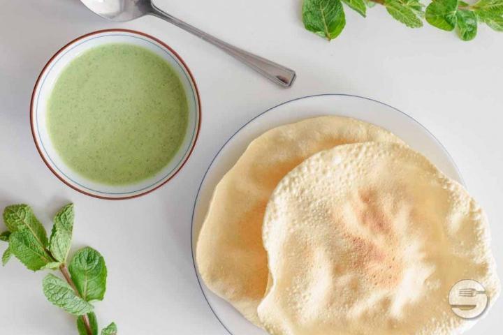Popadoms with Mint Sauce - Taj Mahal