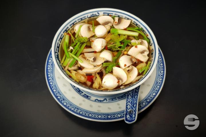 11. Tom Yam Kai Plik Dam - Chez Méo Cuisine Thailandaise