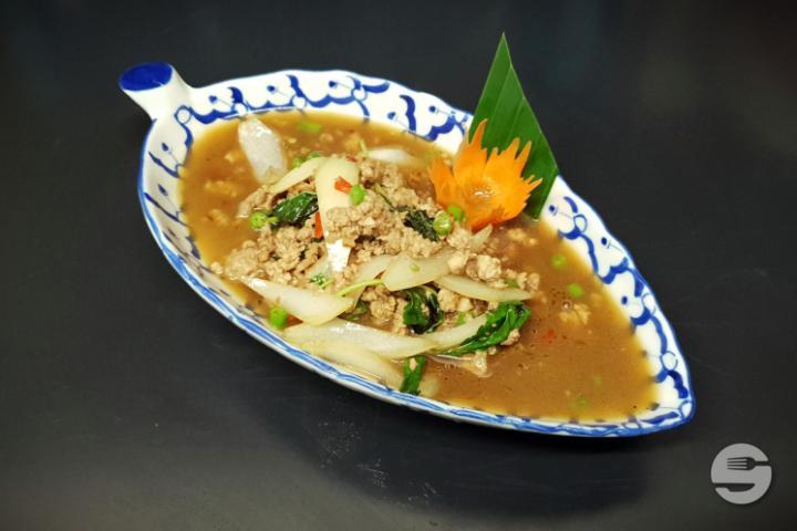 33. Pad Kra Praw Moo - Chez Méo Cuisine Thailandaise