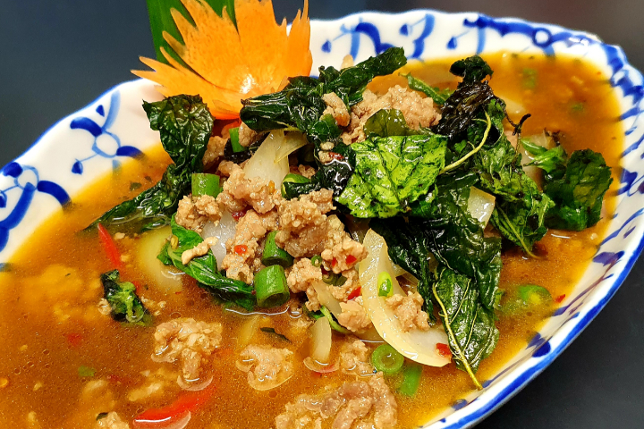 33. Pad Kra Praw Moo - Chez Méo Cuisine Thailandaise