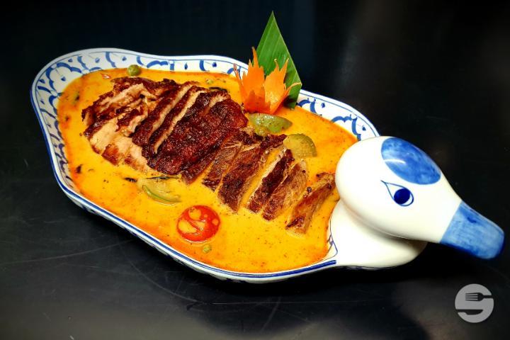50. Keang Ped Pet Yang - Chez Méo Cuisine Thailandaise