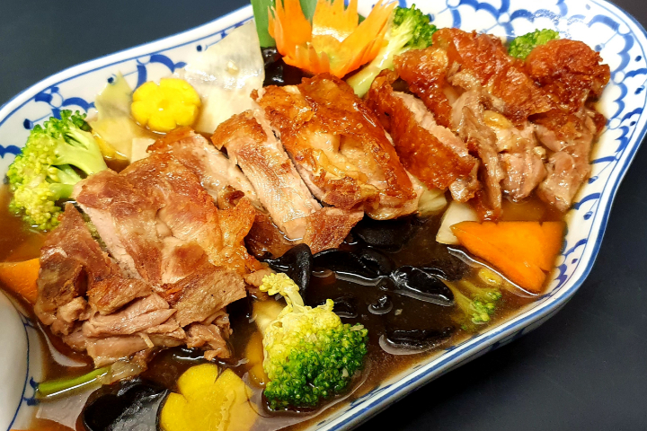 52. Pad Pak Roam Ped - Chez Méo Cuisine Thailandaise