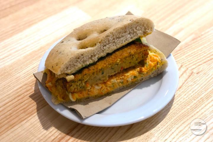 Vegan Falafel Herbs-Focaccia - Platte 14