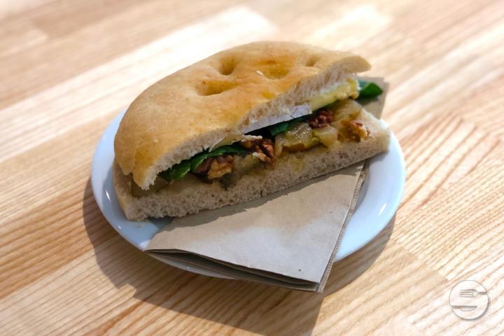 Sternenberger Brie in Focaccia Rustico - Platte 14