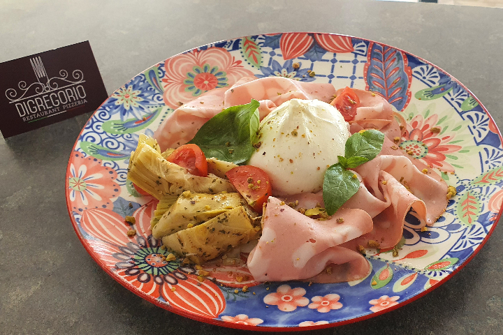 Burratina des Pouilles, Mortadella Bologna, Artichauts des Pouilles à l'huile et pistaches - Digregorio
