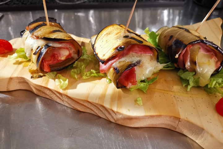 Rouleaux d’Aubergines avec Jambon et Provola - Spinella