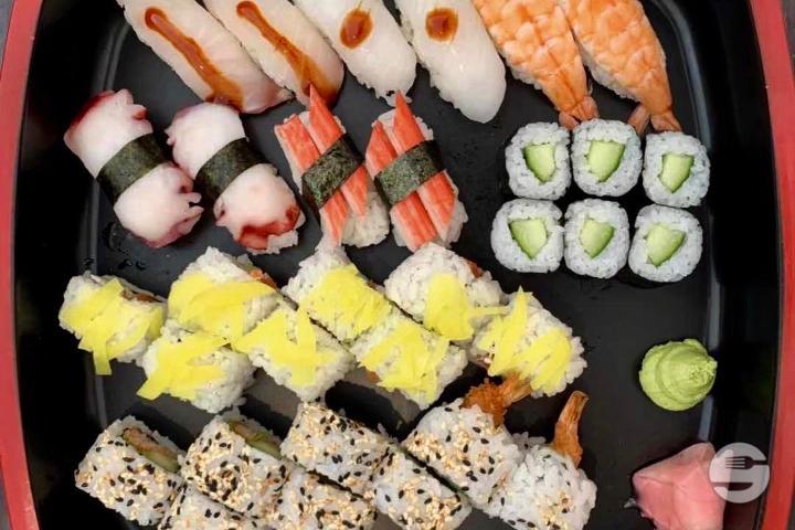P71. Sushi Selection - Yakito