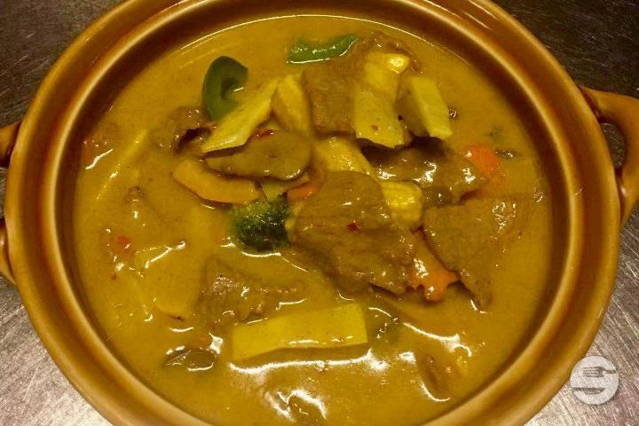 81. Curry Sauce Beef - Yakito