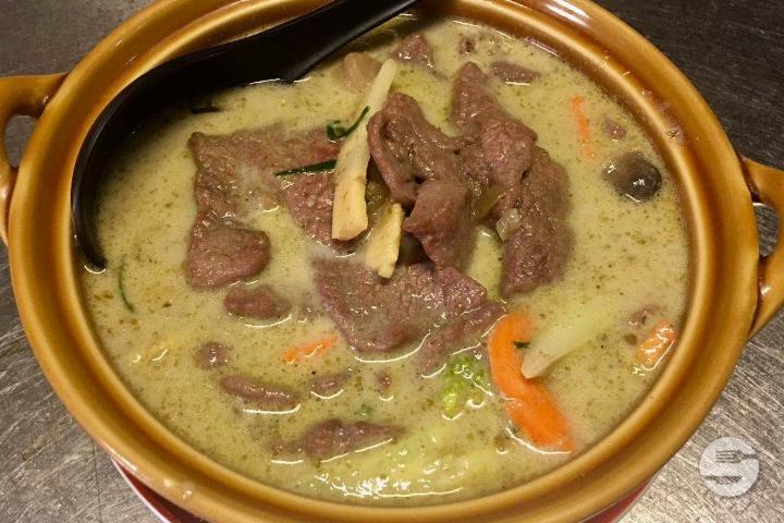 82. Green Curry Beef - Yakito