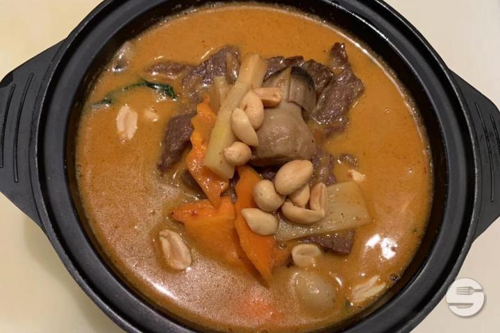 84. Masaman Curry Beef - Yakito