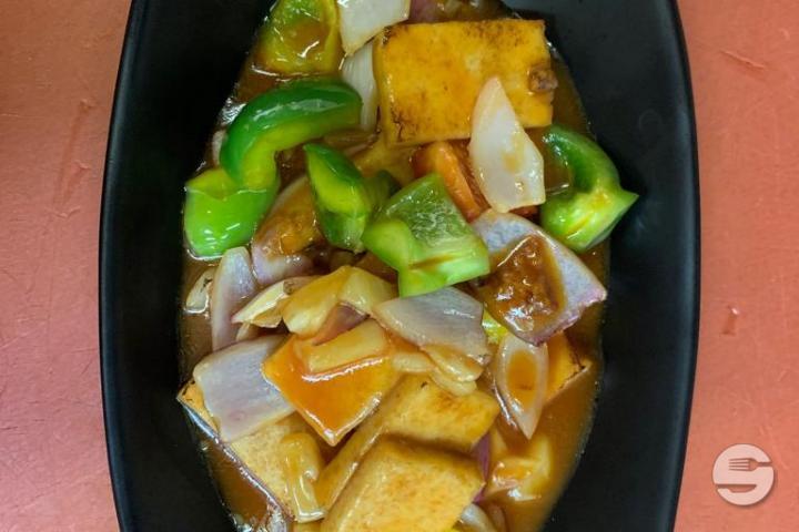 Sweet and sour with a choice of side dishes - Echt KungFu
