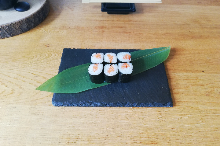 Maki Spicy Salmon - Sushi Place