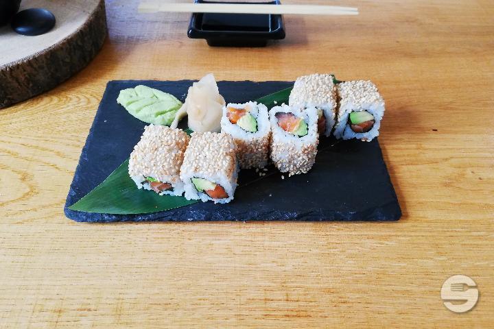 California Salmon Avocado - Sushi Place