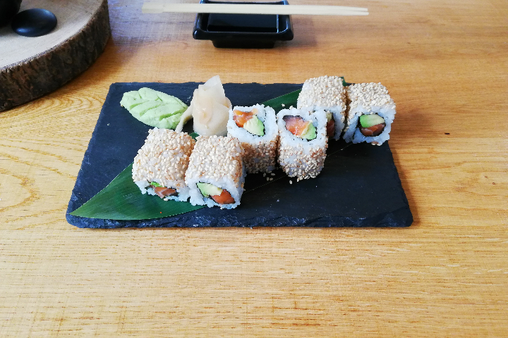 California Salmon Avocado Cheese - Sushi Place