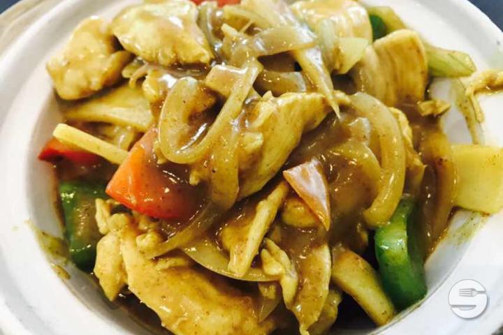 304. Yellow Curry & coconut milk Chicken - Chanaan