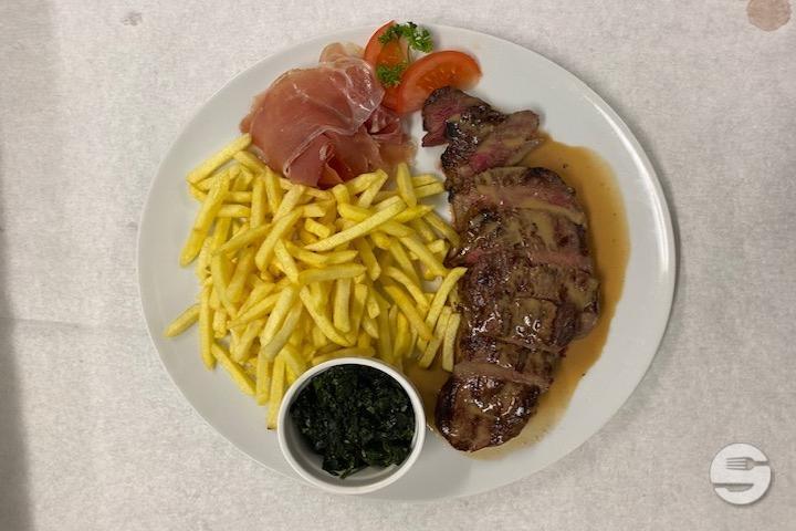 Entrecôte de bœuf grillée, beurre maison - La Pyramide