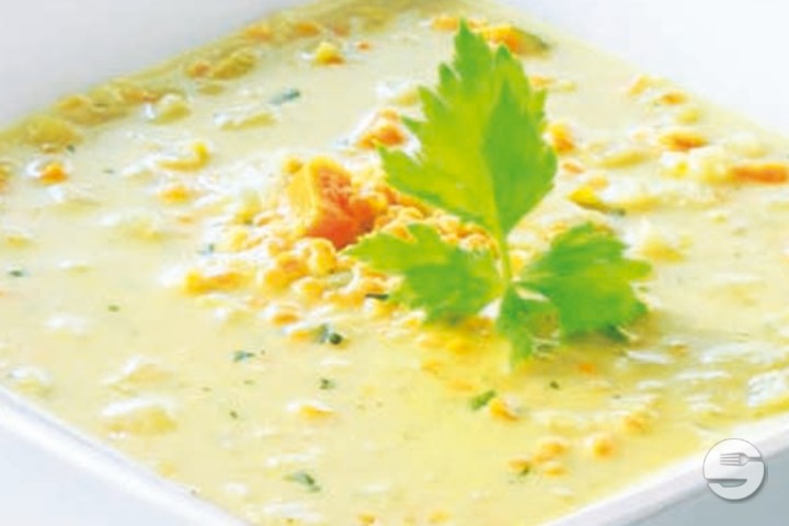Red lentil soup with vegetables and green curry - La petite maison