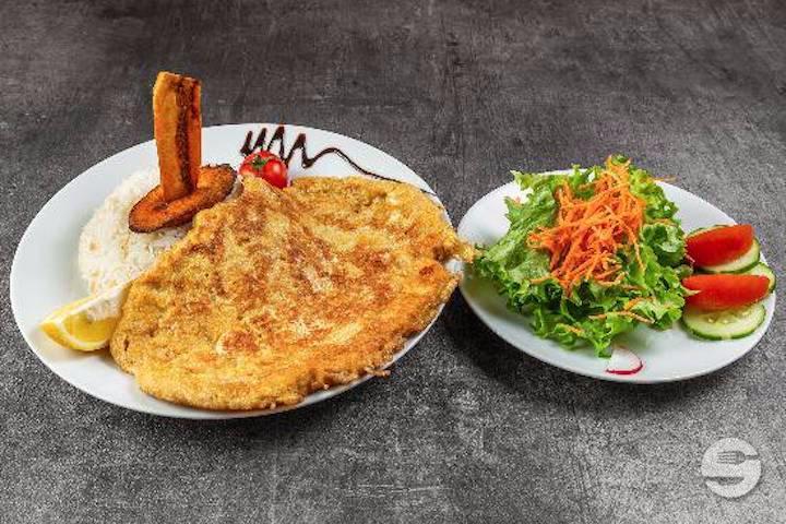 Milanesa de Res - Willys Restaurant Bolivien