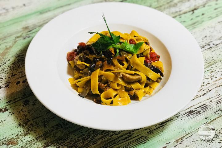 Tagliatelle ai funghi di bosco trifolati - Boccalino
