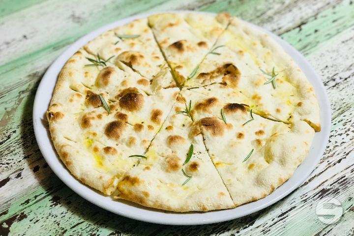 Focaccia all'olio d'oliva e rosmarino - Boccalino