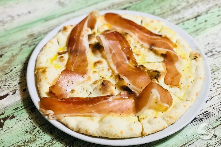 Focaccia con Speck - Boccalino
