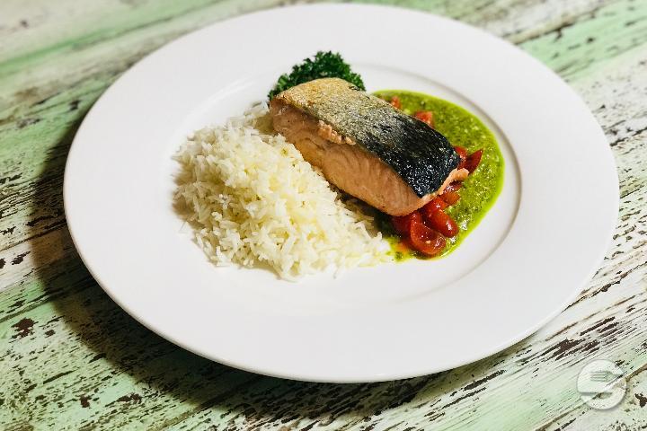 Trancio di salmone al vapore e salsa all'olio d'oliva - Boccalino