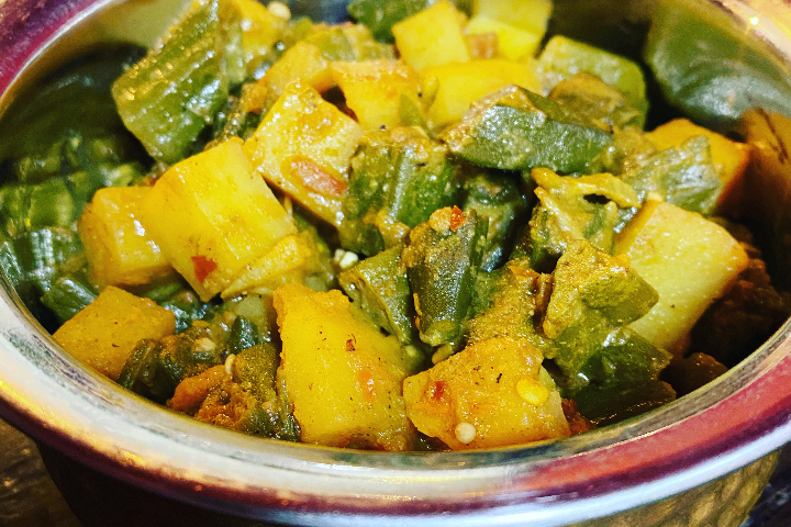 Okra with potatoes (vegan) - Falaque