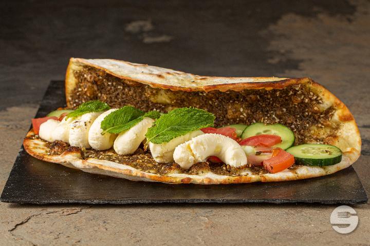 Manaïche Zaatar Labneh - Le Figuier