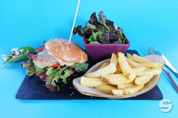 Chicken Burger - MGM Café