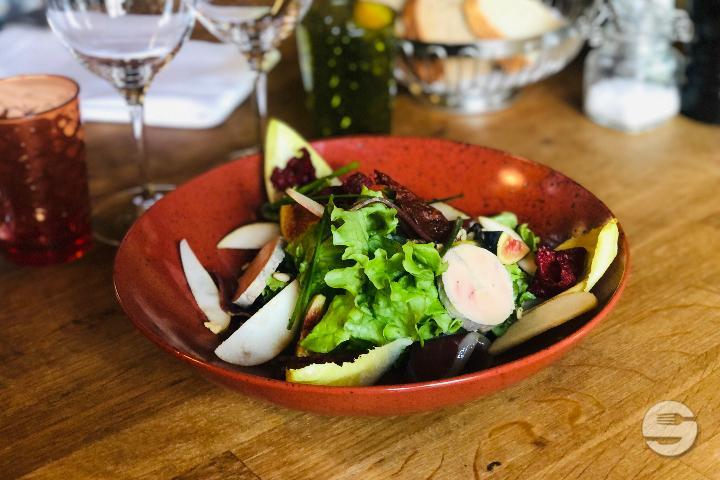 Gourmet salad, with duck foie gras terrine and smoked duck breast - La Vache qui vole