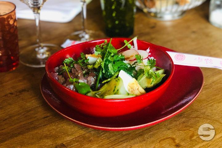 The poke bowl with a heart of bluefin tuna fillet - La Vache qui vole
